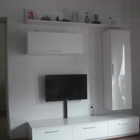 Lola Biograd Na Moru