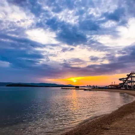 Lola ביוגראד נה מורו