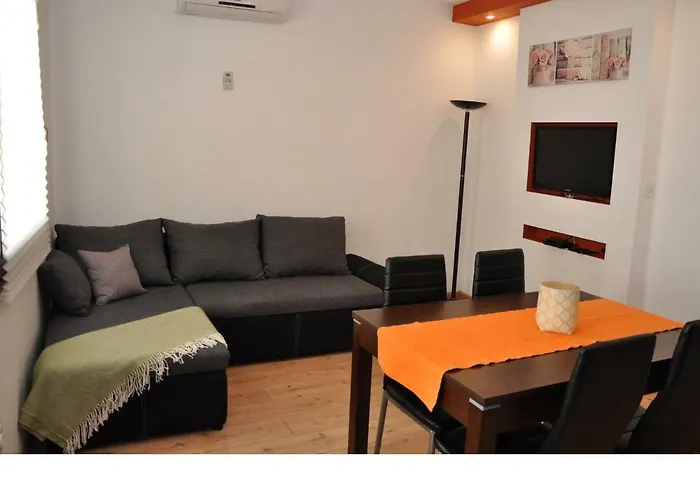 Lola Lägenhet Biograd Na Moru