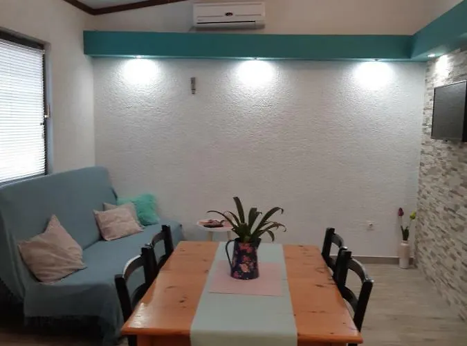 Lola Lägenhet Biograd Na Moru