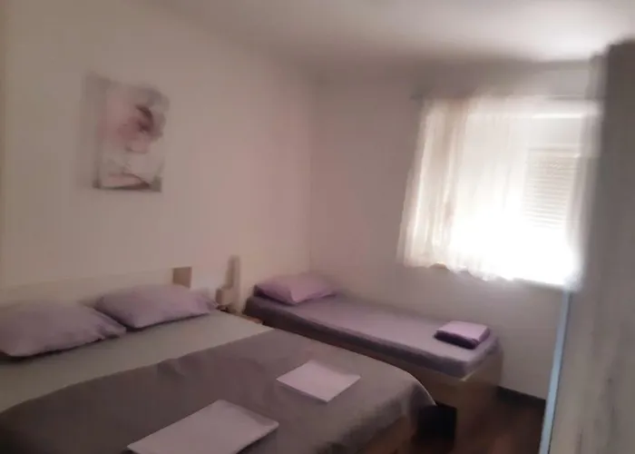 Apartment Lola *