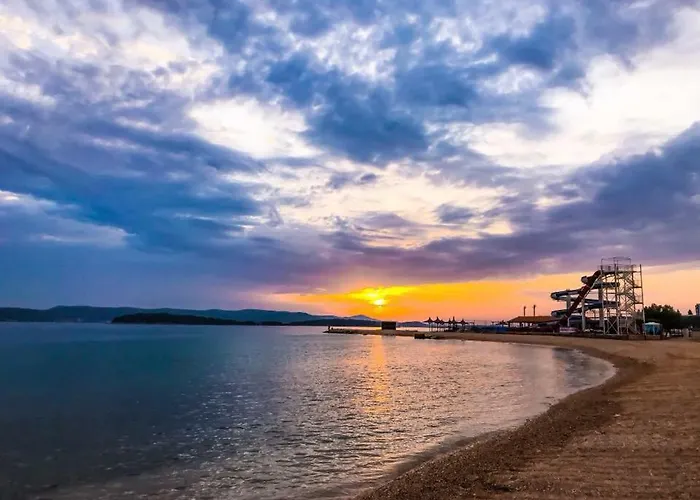 Lola Biograd Na Moru