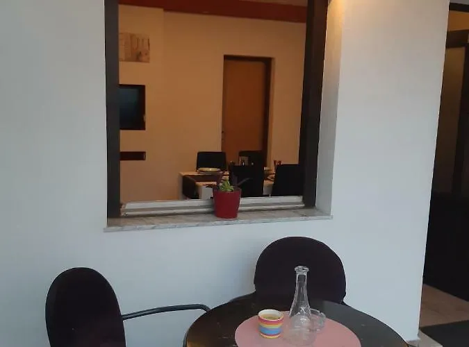 Lola 비오그라드나모루