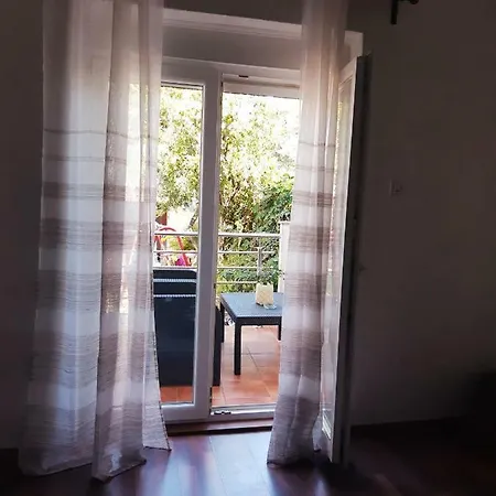 Lola Apartment *