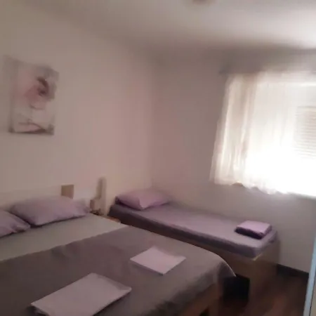 Apartment Lola *