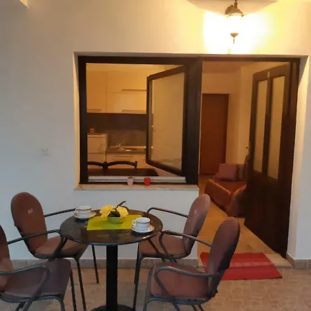 Lola Apartment *