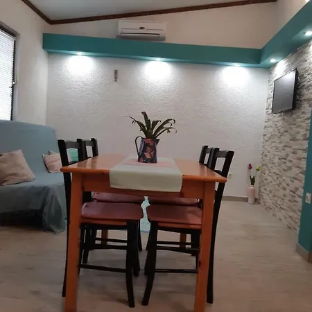 Lola Apartment *
